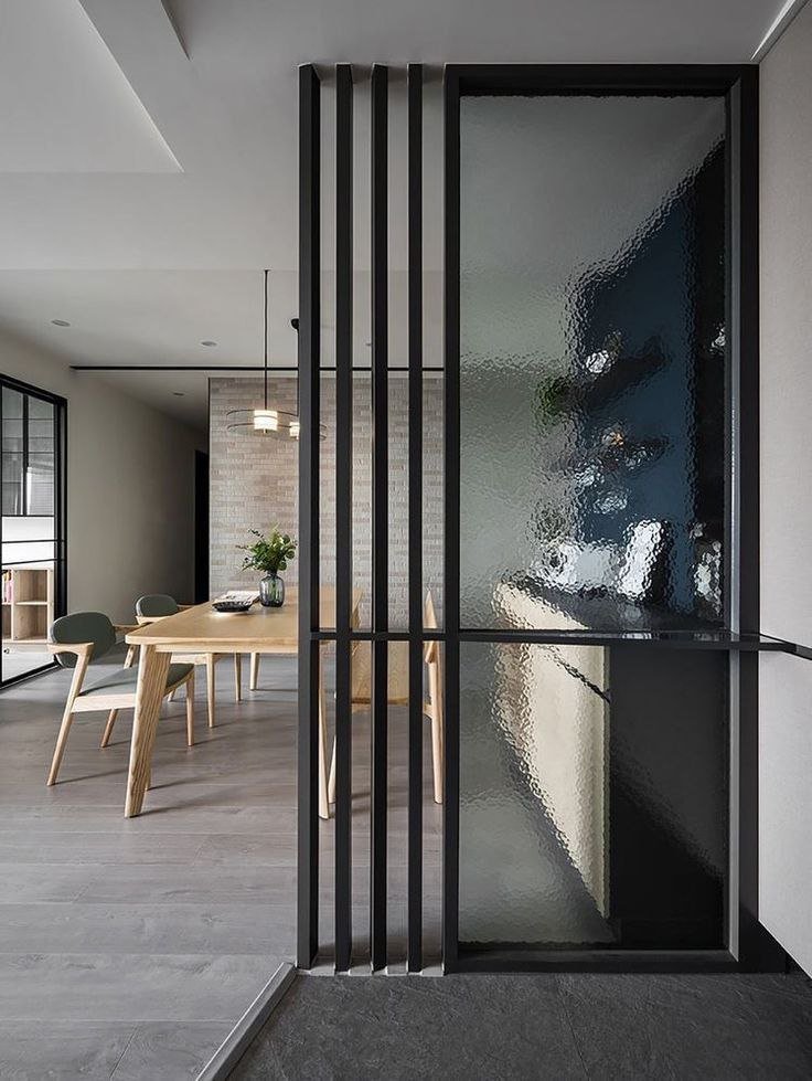 خدمة زجاج فاصل متعدد المقاطع ضمن قسم بارتشن