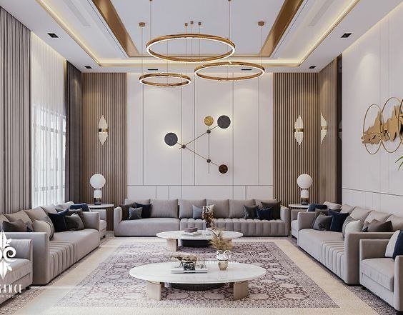 خدمة مجلس فاخر بألوان ملكية وإضاءة دائرية ضمن قسم مجالس