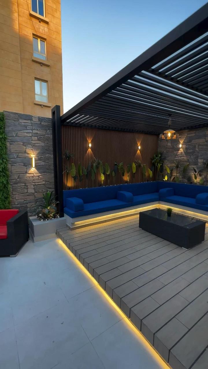 خدمة زاوية جلوس مضيئة ضمن قسم حدائق وبناء مجالس خارجية