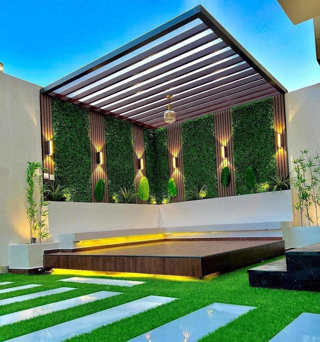 خدمة مجلس بخلفية خضراء فاخرة ضمن قسم حدائق وبناء مجالس خارجية